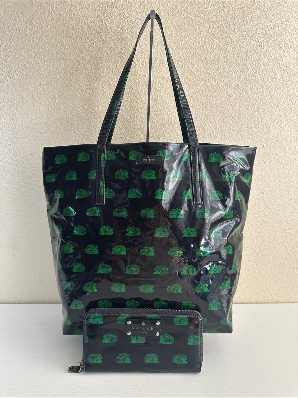 2 pc Kate Spade Daycation Hedgehog Bon Shopper Tote & matching Wallet